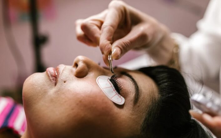 Benefits of an Eyelash Extension Course