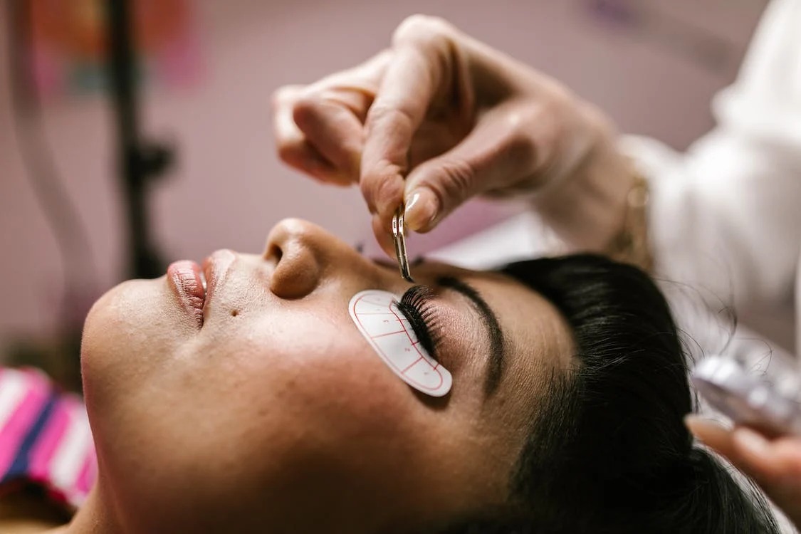 Benefits of an Eyelash Extension Course